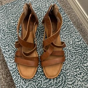 women’s low heel sandals in brown 7.5